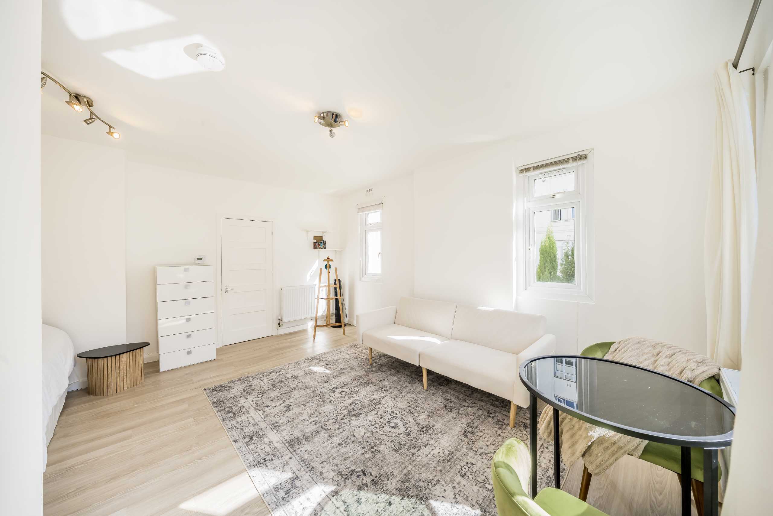Flat Brixton Hill in Greater London