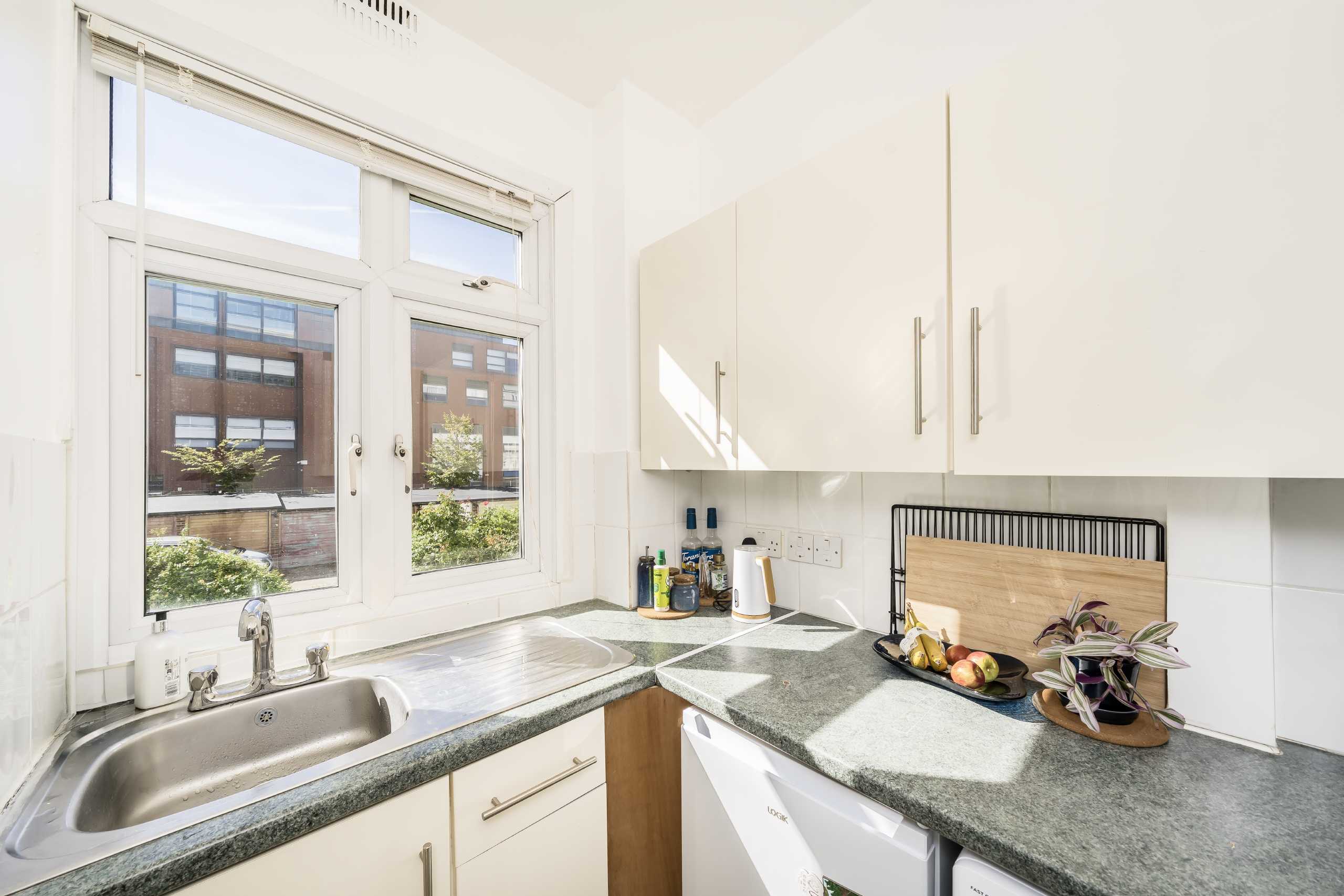 Flat Brixton Hill in Greater London