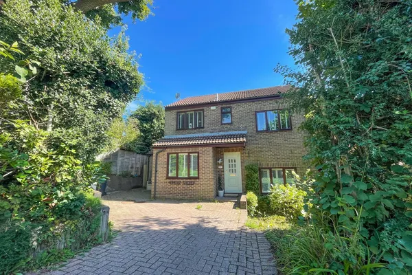 Flat Hilders Farm Close in Wealden