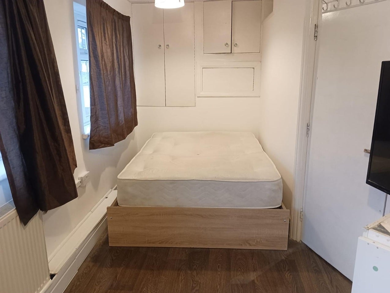 Room Eton Avenue in Greater London