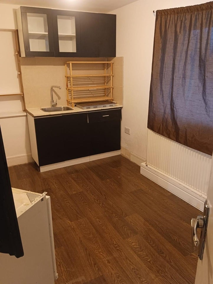 Room Eton Avenue in Greater London