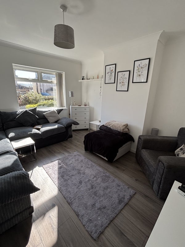 Room Queenshill Road in Bristol