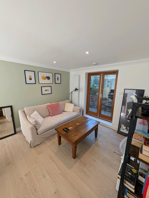 Room East Hill in Greater London