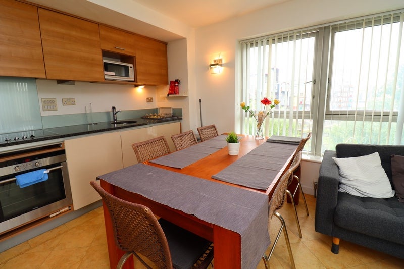 Room West Parkside in Greater London
