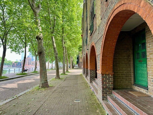 House Greenland Quay in Greater London