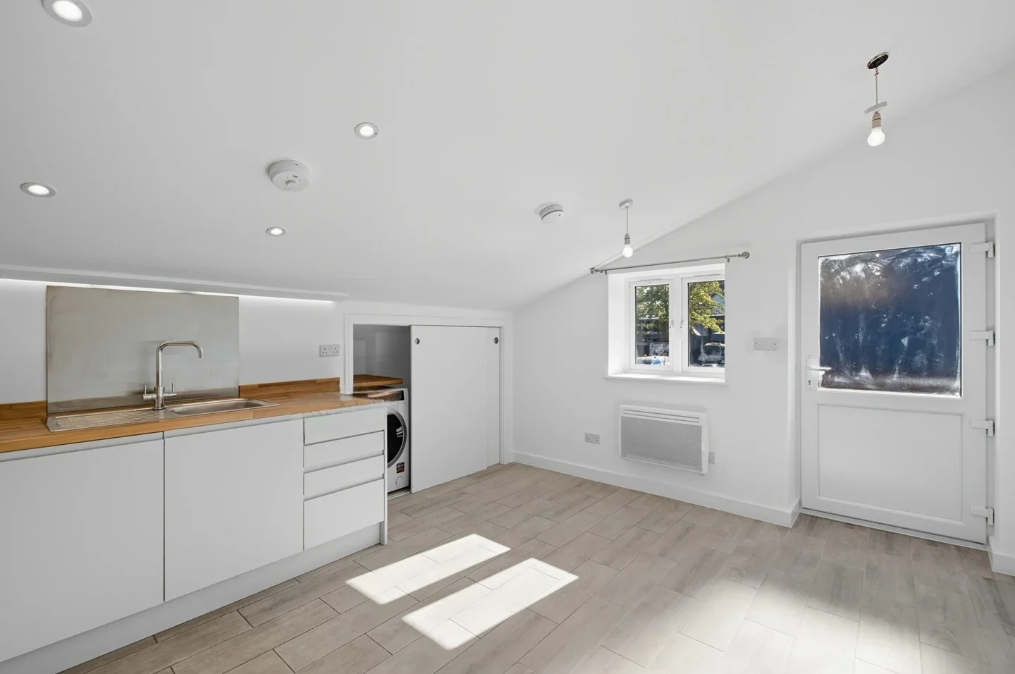 Room Seven Sisters Road in Greater London