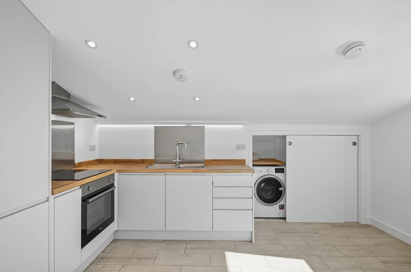 Room Seven Sisters Road in Greater London