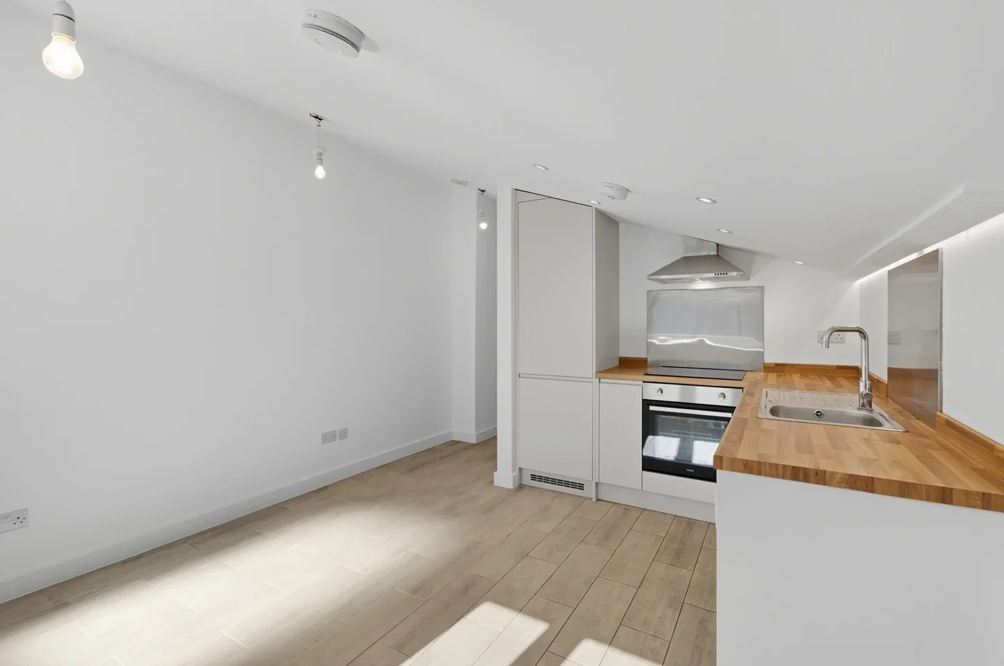 Room Seven Sisters Road in Greater London