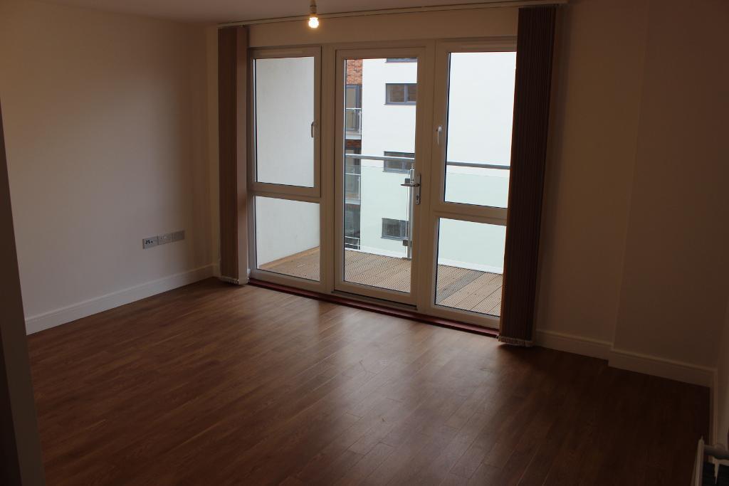 Flat Honour Gardens in Greater London