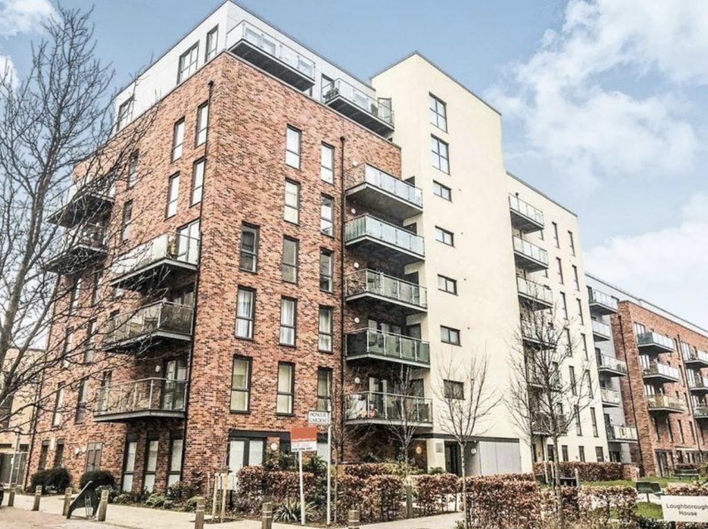 Flat Honour Gardens in Greater London
