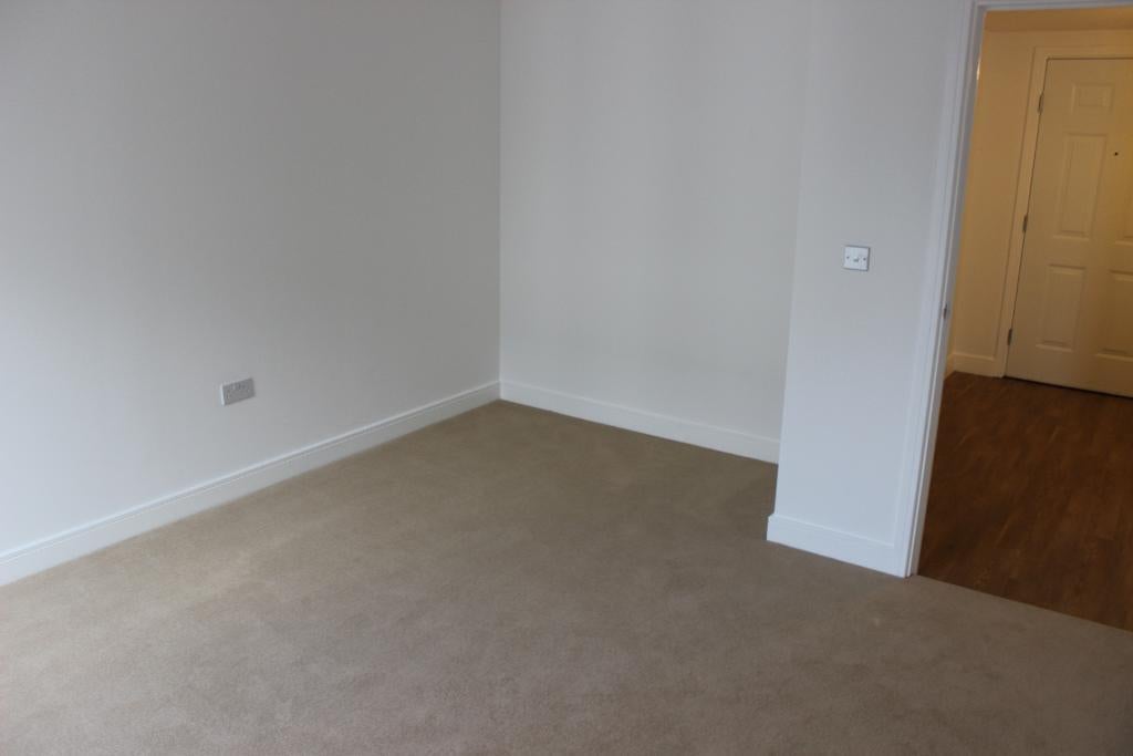 Flat Honour Gardens in Greater London