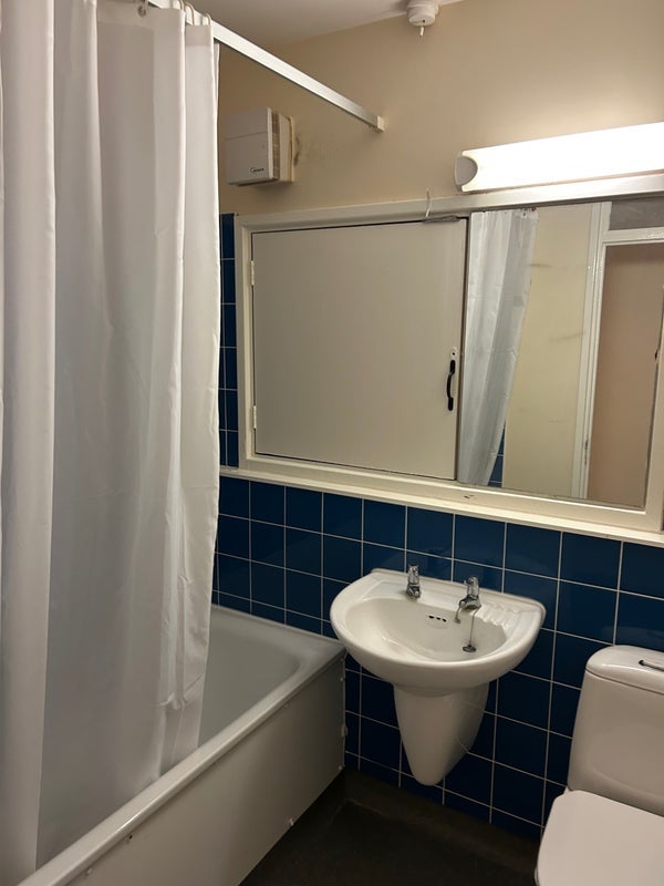 Room Alderney Street in City of Westminster