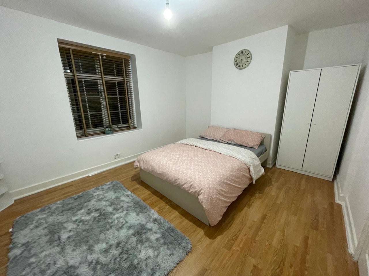 Flat Falloden Way in Greater London