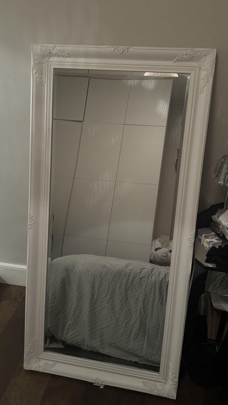 Room Hazelbourne Road in Greater London