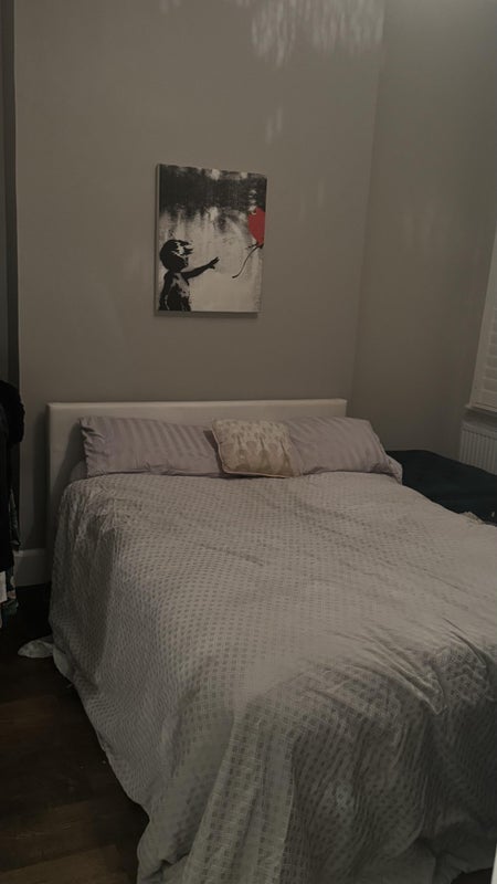 Room Hazelbourne Road in Greater London