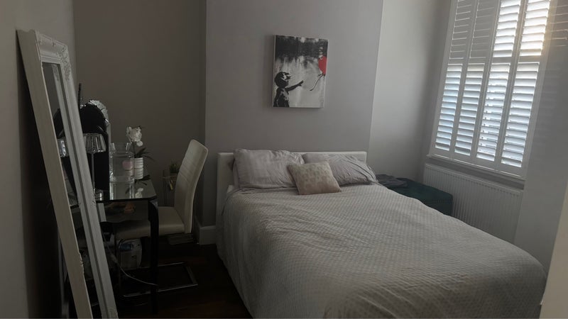 Room Hazelbourne Road in Greater London