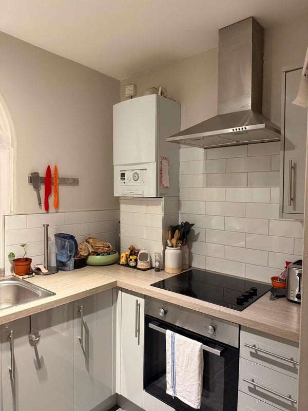 Flat Hackney Road in Greater London