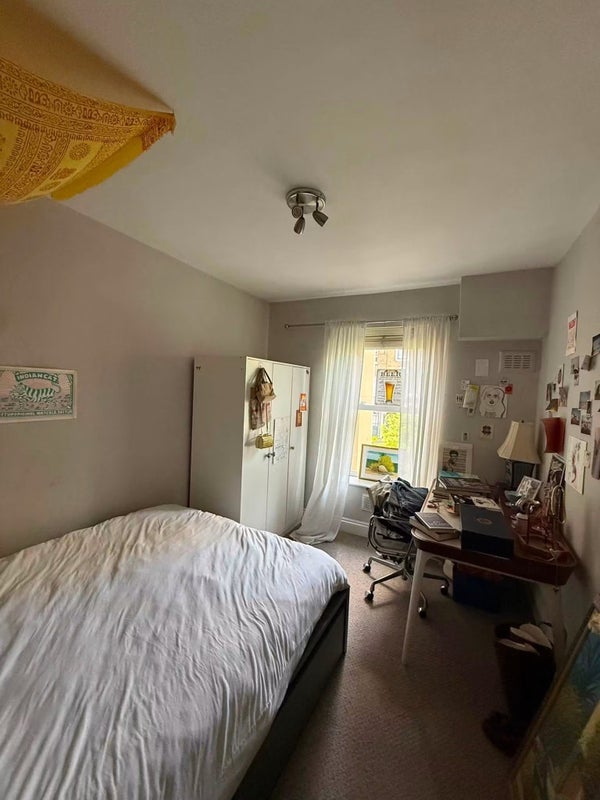 Flat Hackney Road in Greater London
