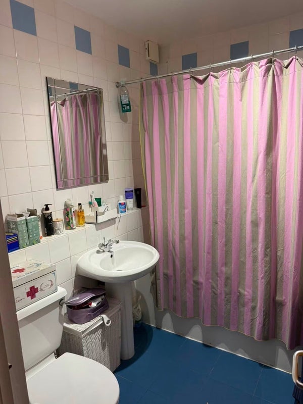 Flat Hackney Road in Greater London