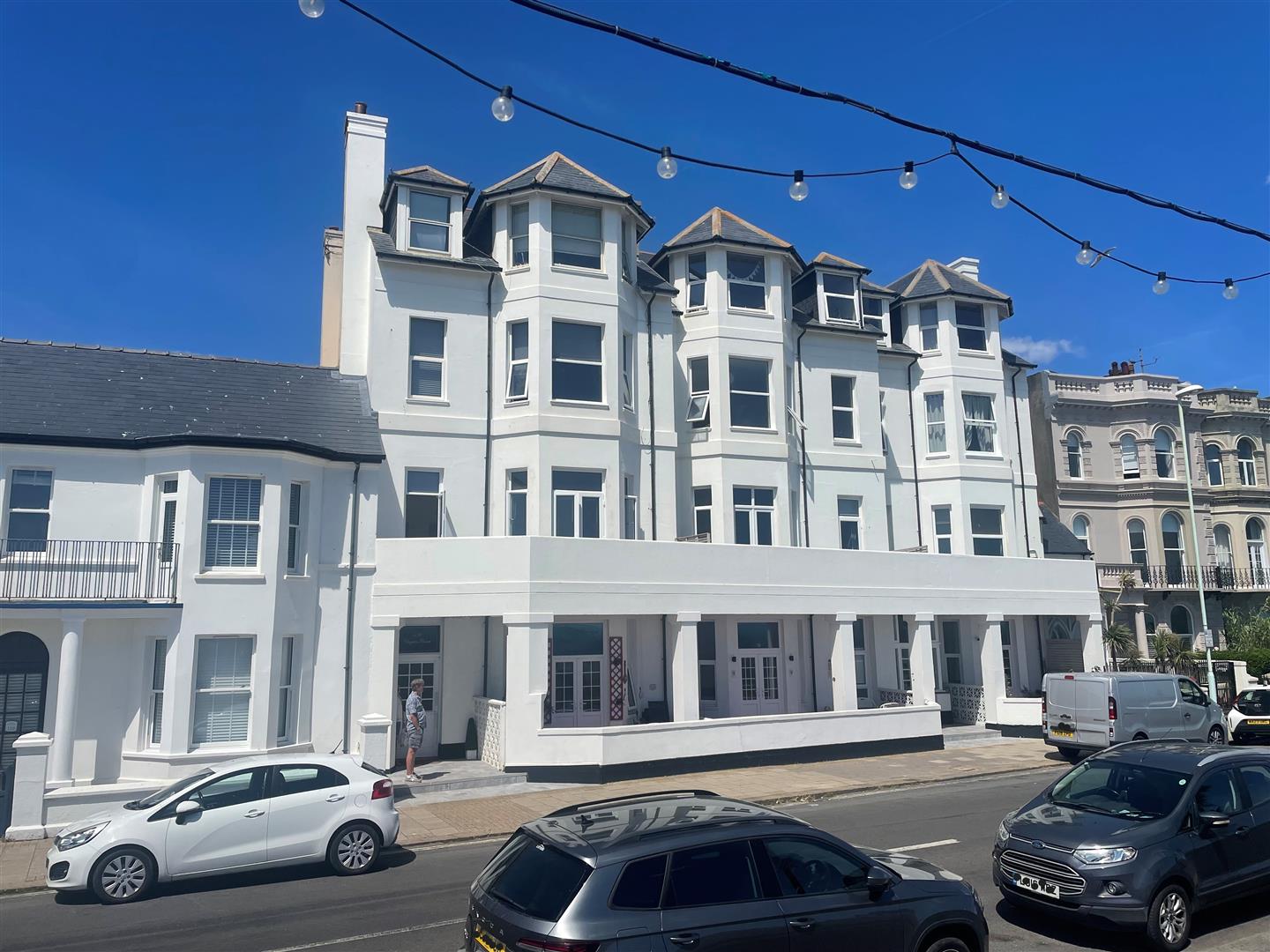 Flat Marine Parade in Worthing