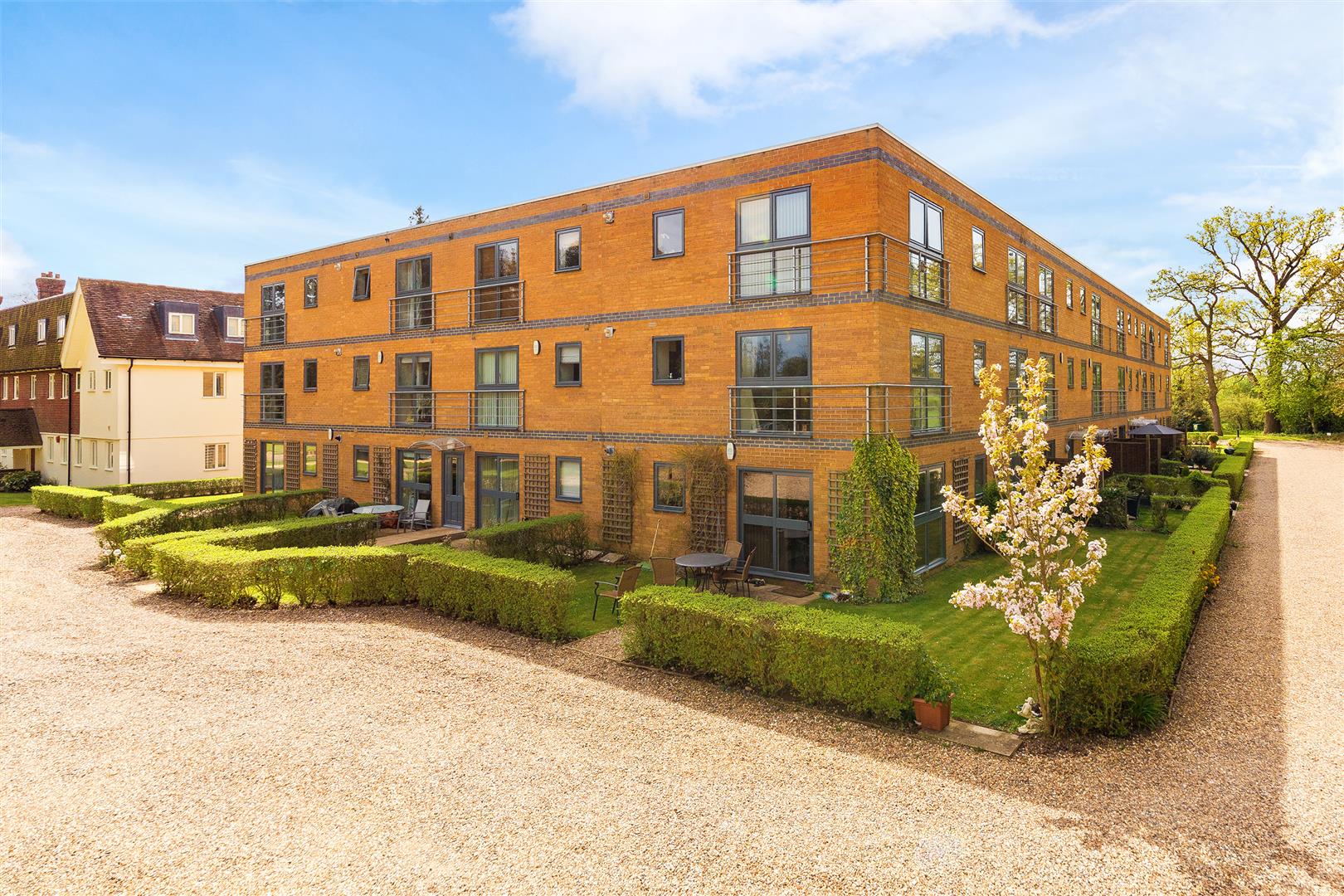 Flat Coopers Green Lane in Welwyn Hatfield