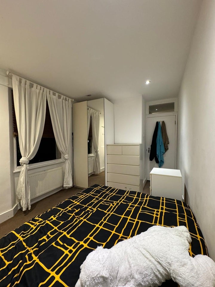 Flat Perham Road in Greater London