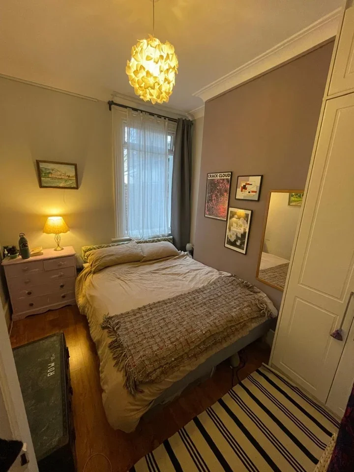 Flat Claude Road in Greater London