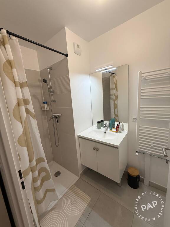 Room Rue des Saints-Pères in Melun