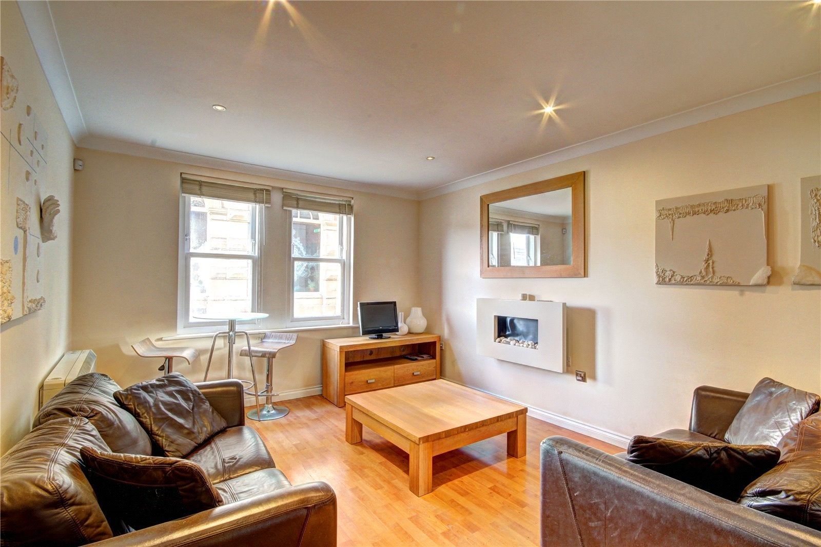 Flat Curzon Place in Gateshead