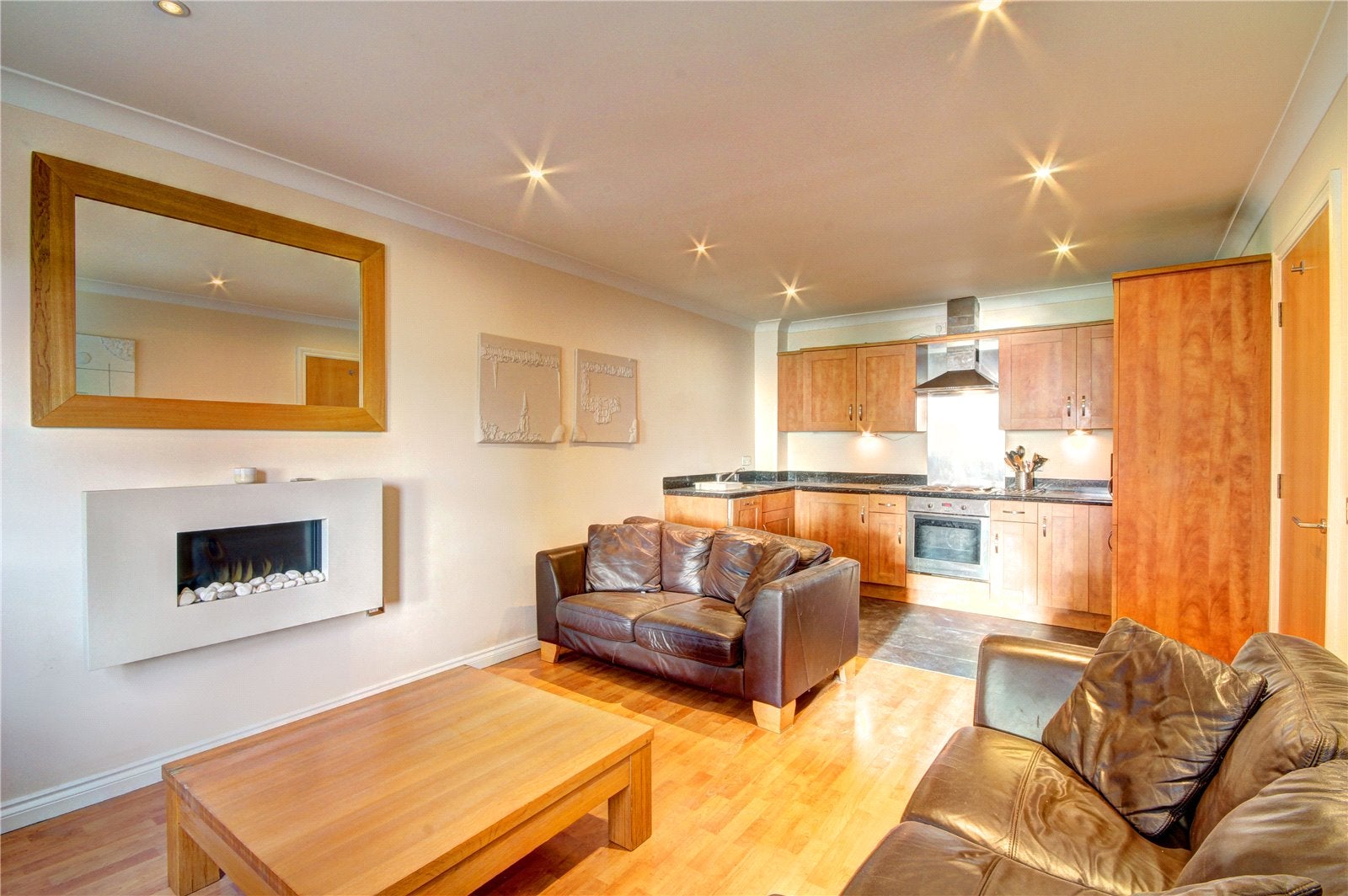 Flat Curzon Place in Gateshead