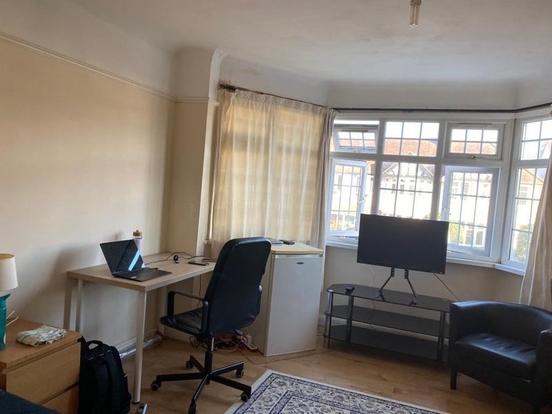 Room Windermere Avenue in Greater London
