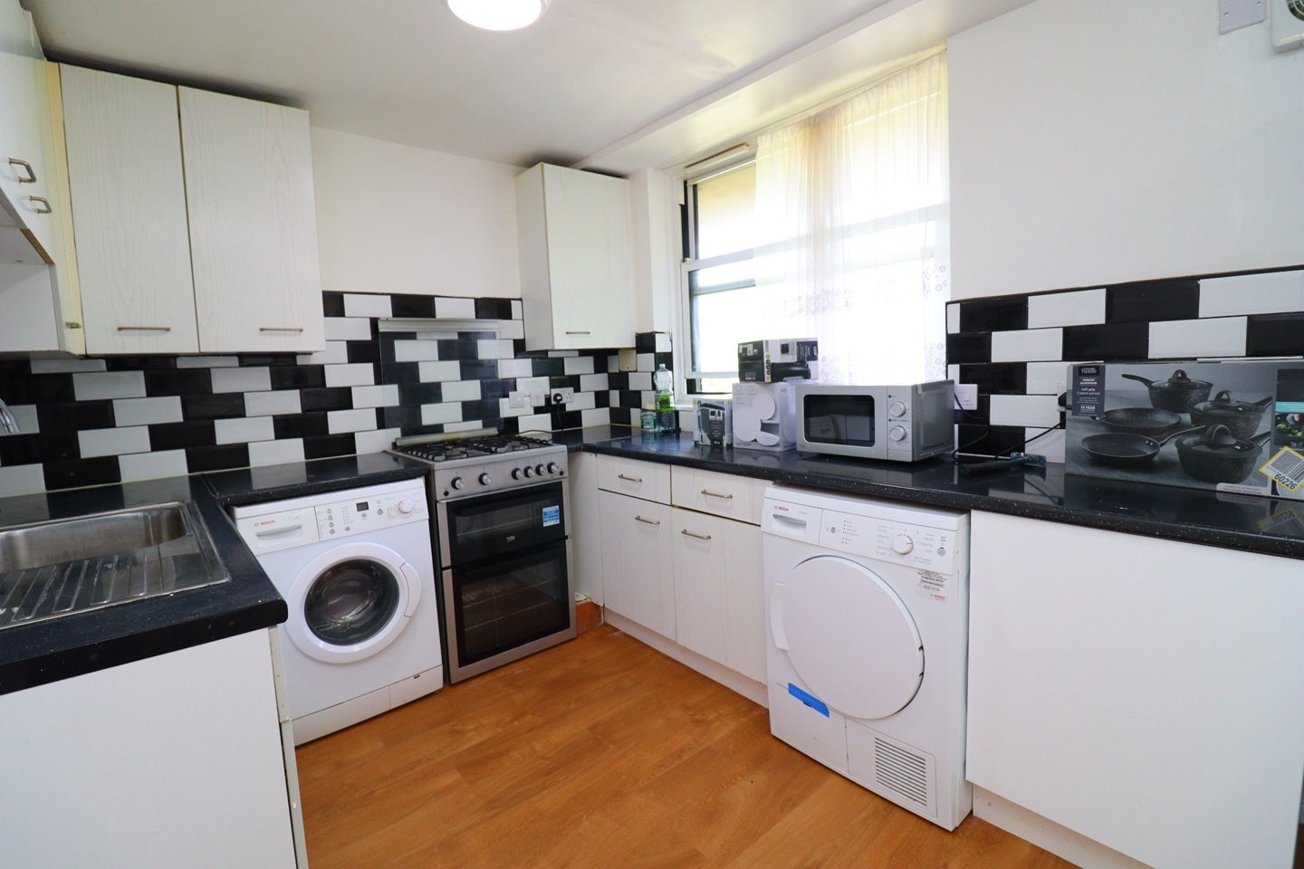 Room Shrewsbury Road in City of Westminster