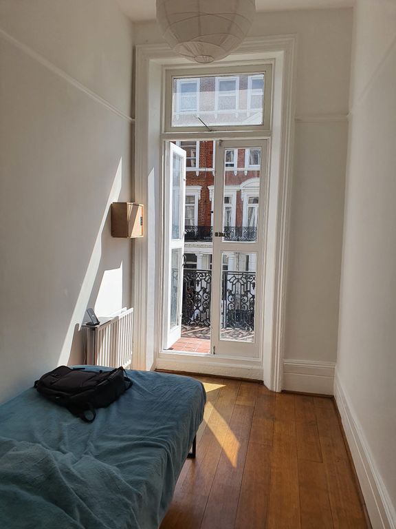 Flat Maclise Road in Greater London