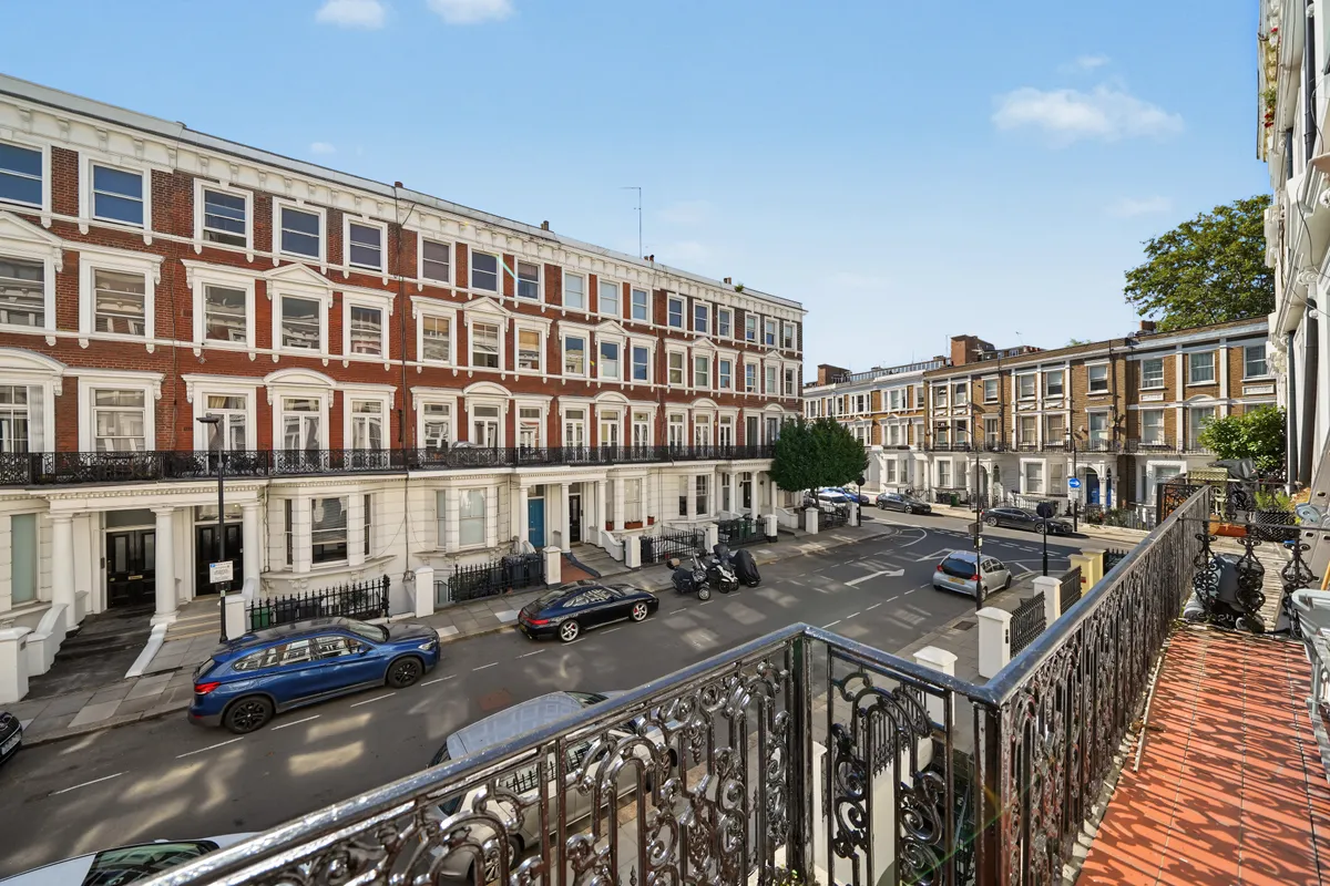Flat Maclise Road in Greater London