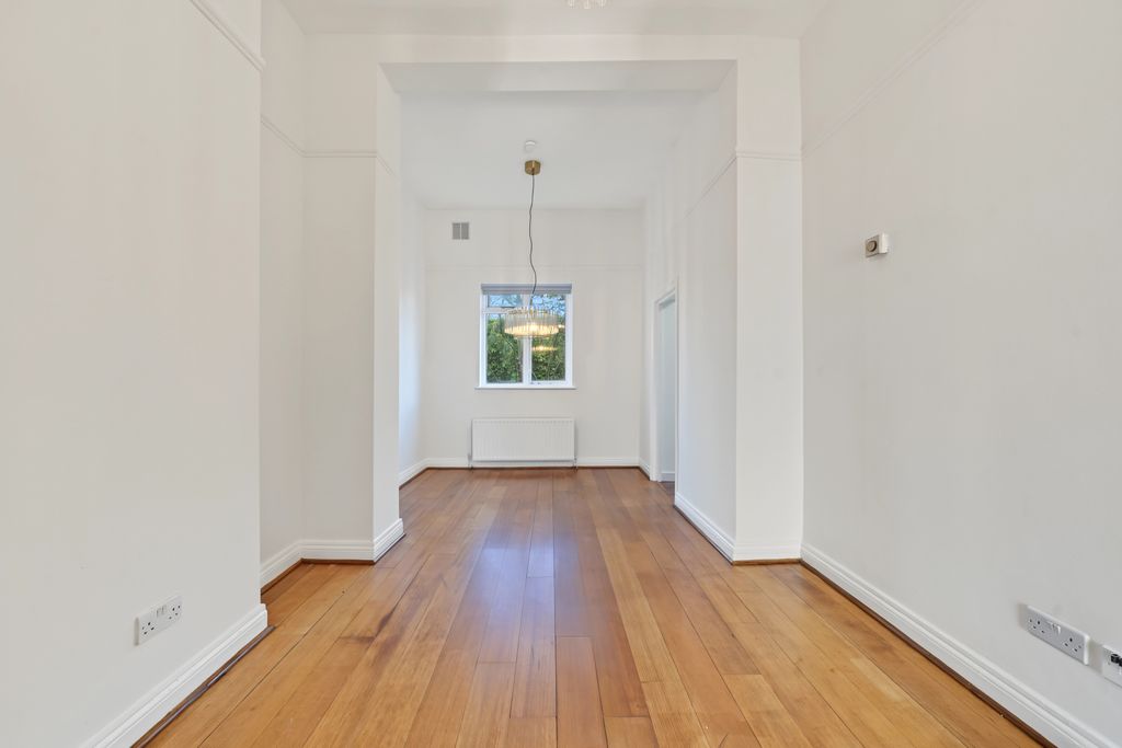 Flat Maclise Road in Greater London