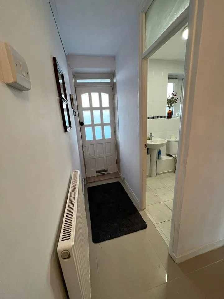 Room Fir Tree Close in Greater London