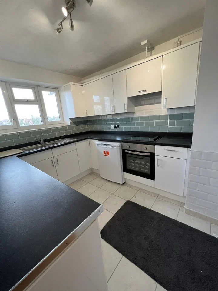 Room Fir Tree Close in Greater London