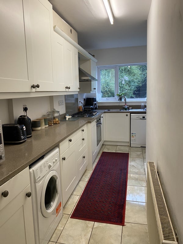 Room Warwick Avenue in Nottingham