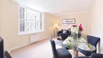 Flat Hill Street in City of Westminster
