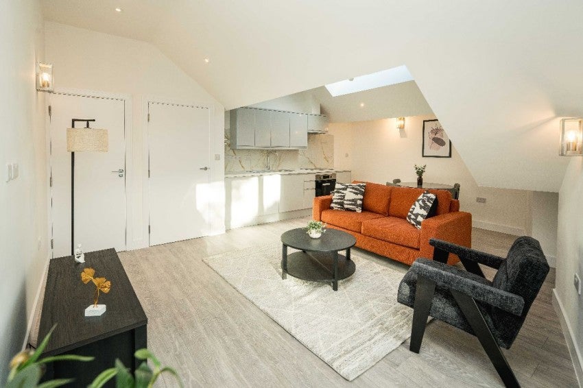 Flat Cuckoo Hall Lane in Greater London