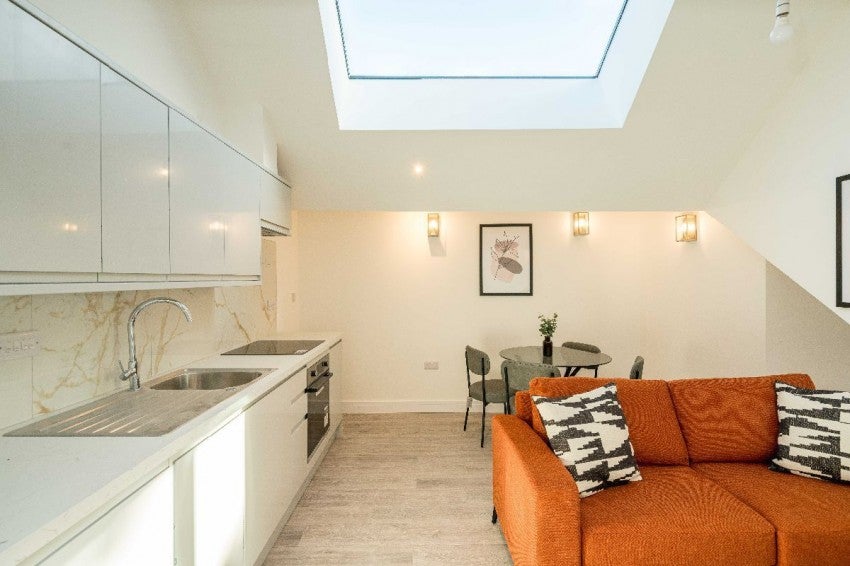 Flat Cuckoo Hall Lane in Greater London