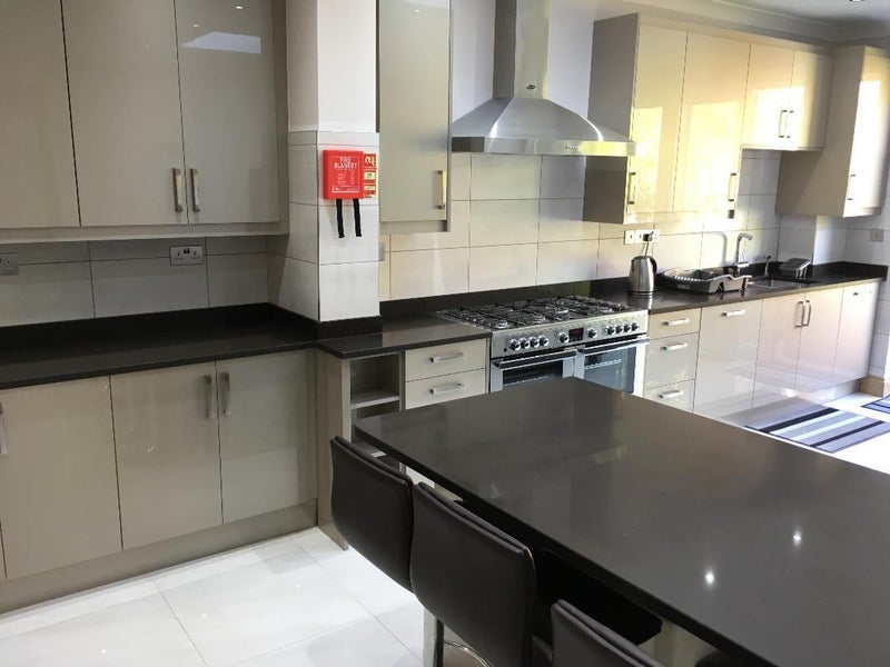 Room Chandos Avenue in Greater London