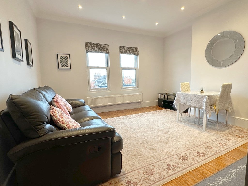 Room Gedling Grove in Nottingham