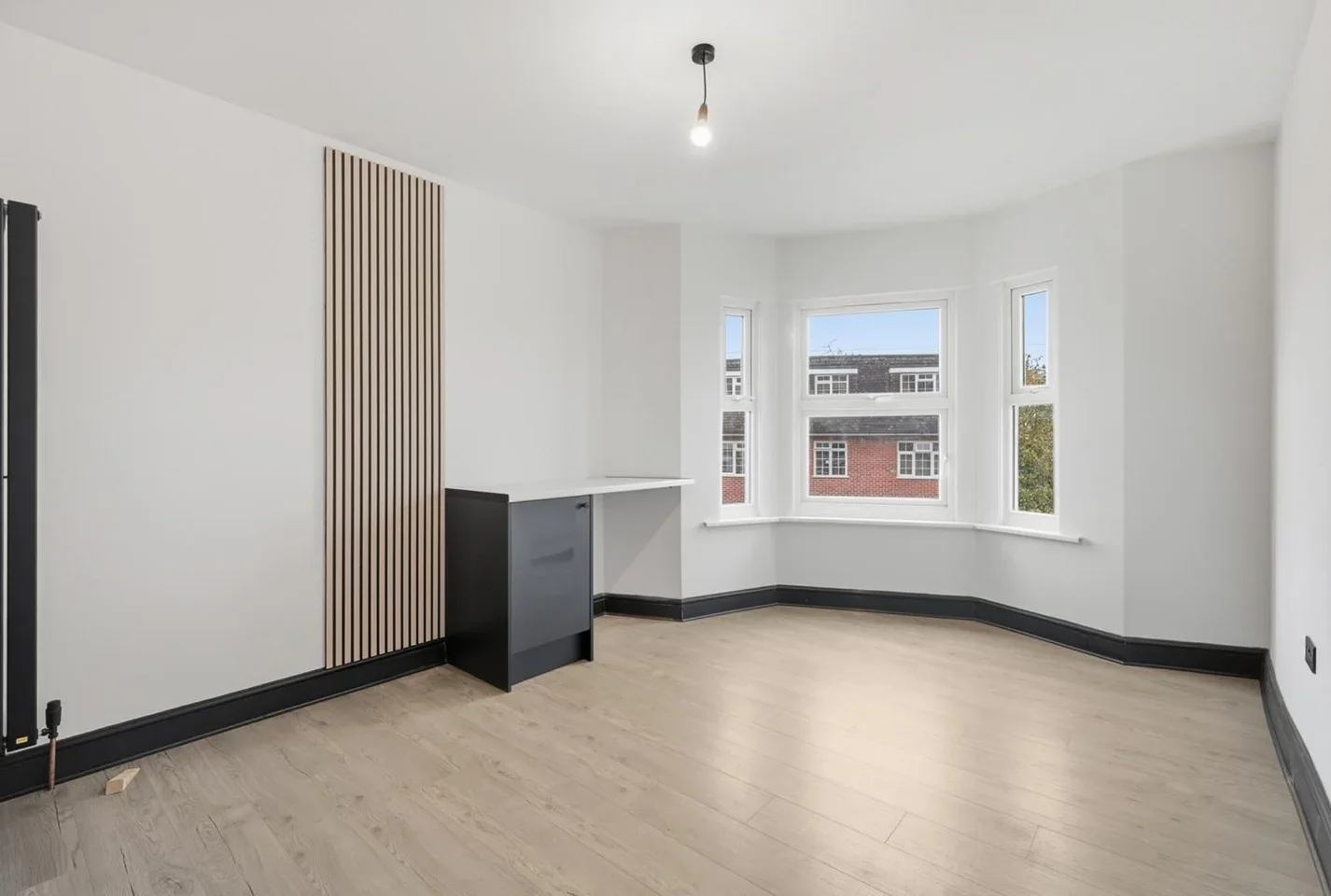Room Earlswood Road in Reigate and Banstead