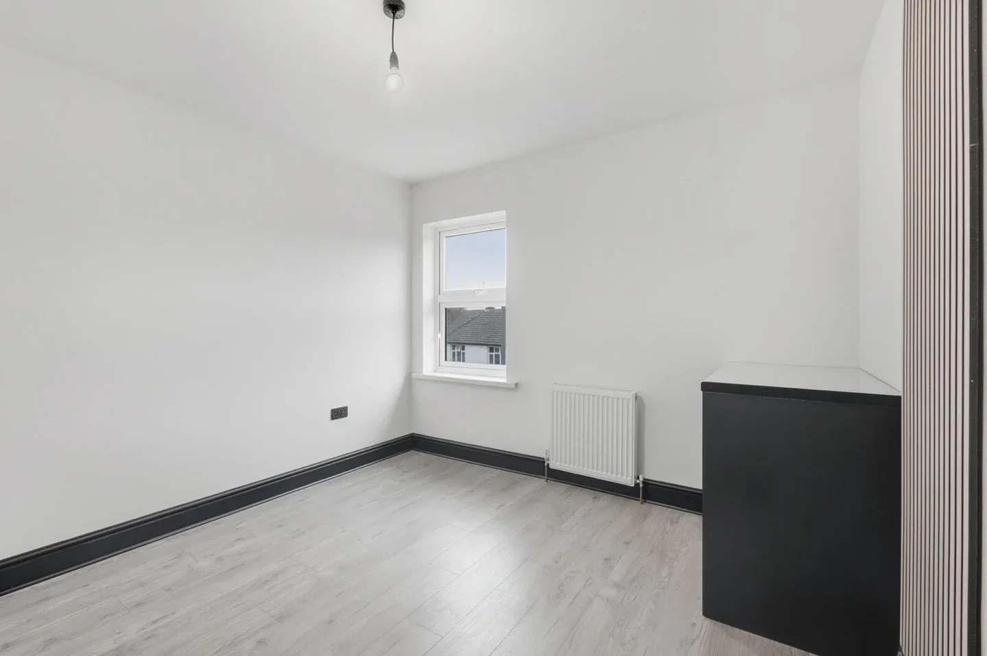 Room Earlswood Road in Reigate and Banstead