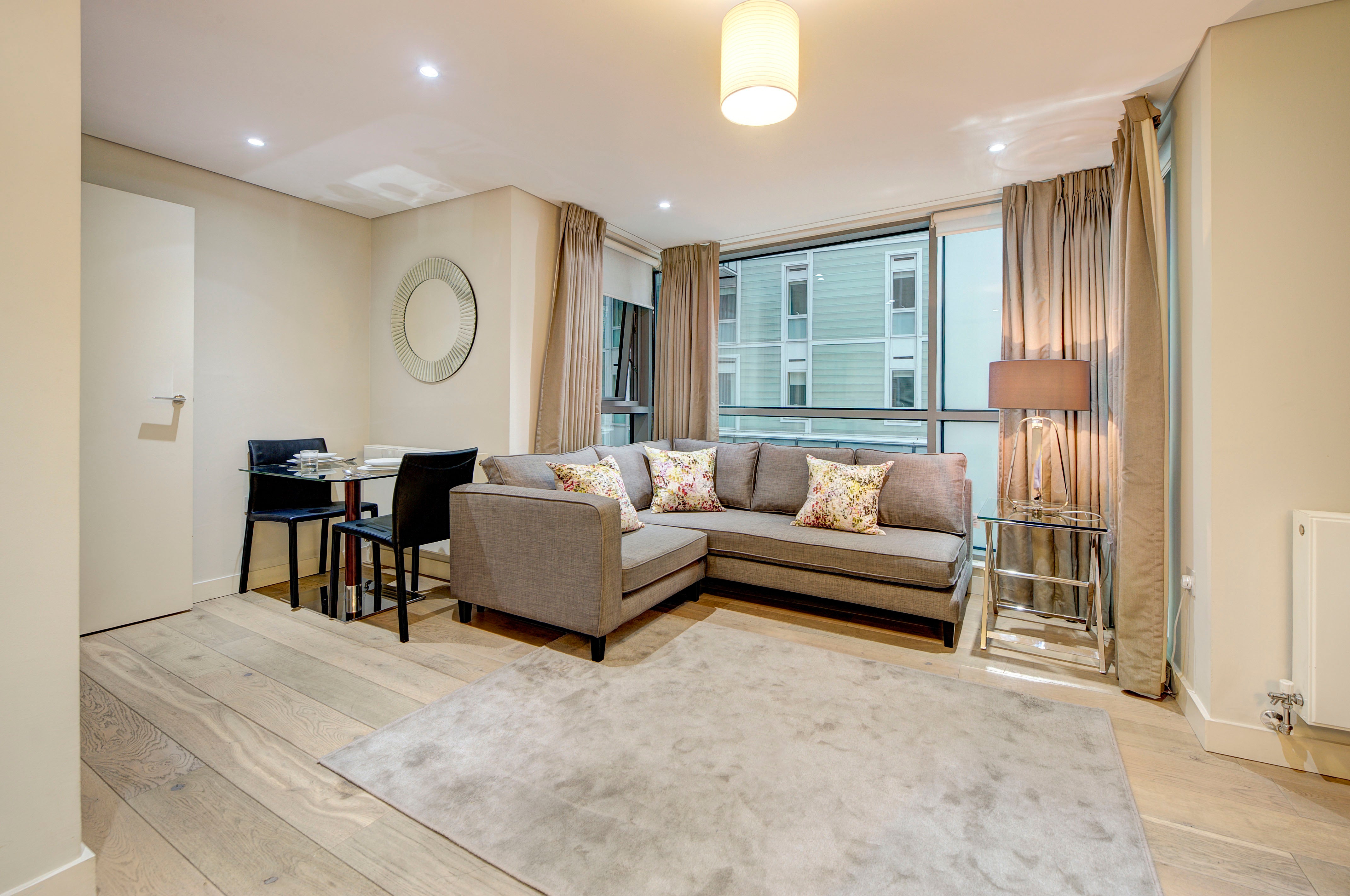 Flat Merchant Square in City of Westminster