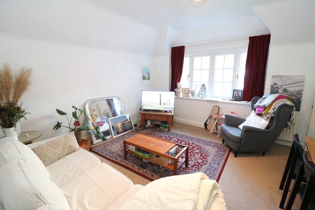Flat High Meadow Close in Mole Valley