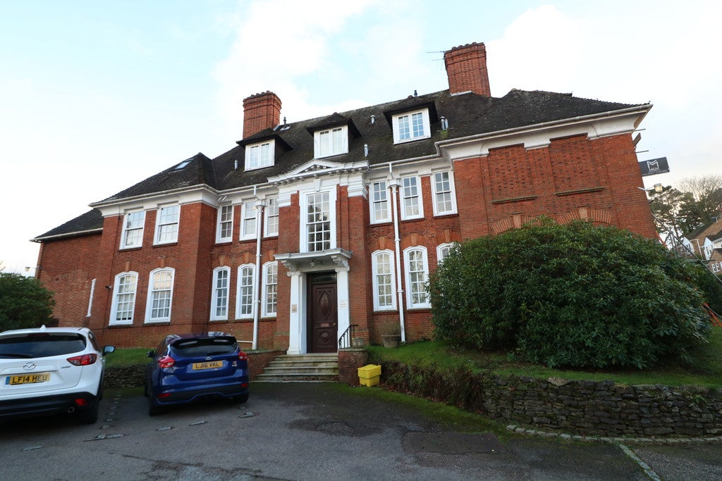 Flat High Meadow Close in Mole Valley