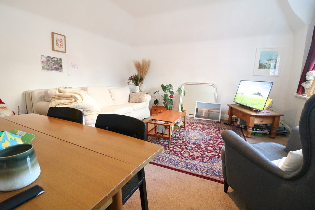 Flat High Meadow Close in Mole Valley