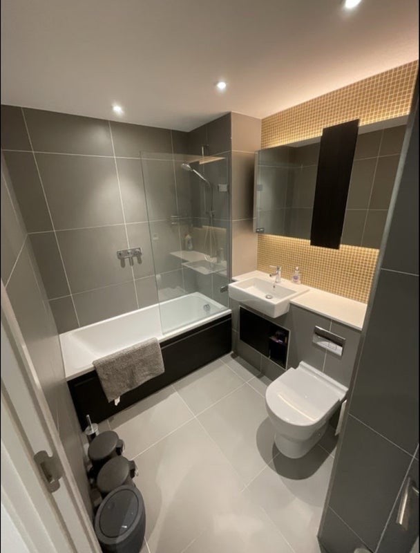 Flat Newnton Close in Greater London